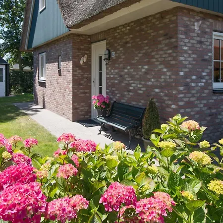 6-person Comfortable Villa, Holiday home Sint Maartensvlotbrug