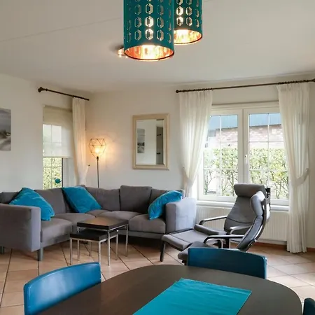 6-person Comfortable Villa, Holiday home Sint Maartensvlotbrug